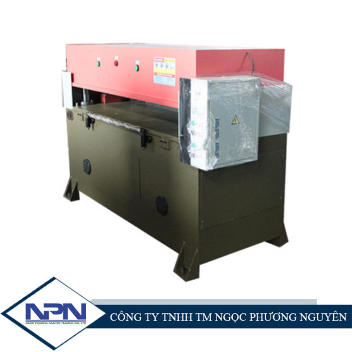 Máy cắt vải tự động thủy lực